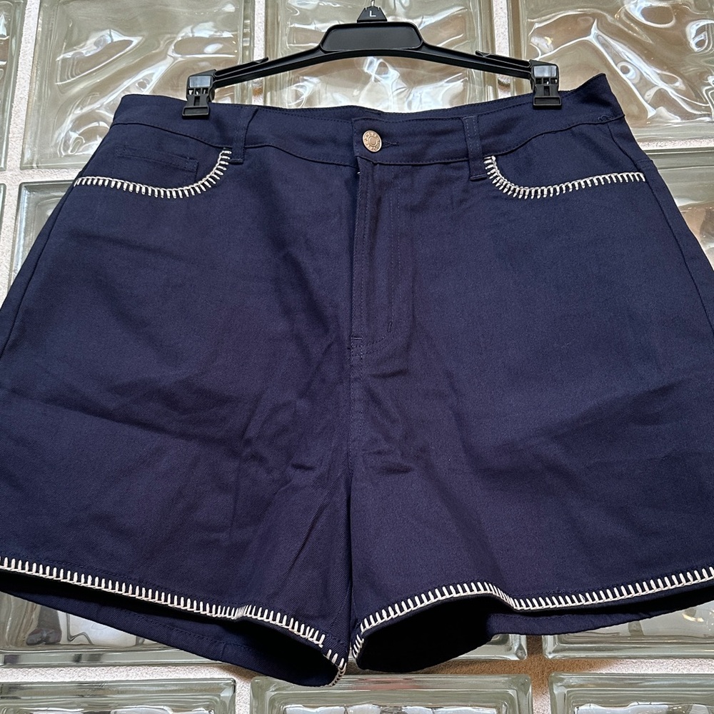 Entro Navy Blue High-Waist Shorts with White Stitch Trim. NWOT size L